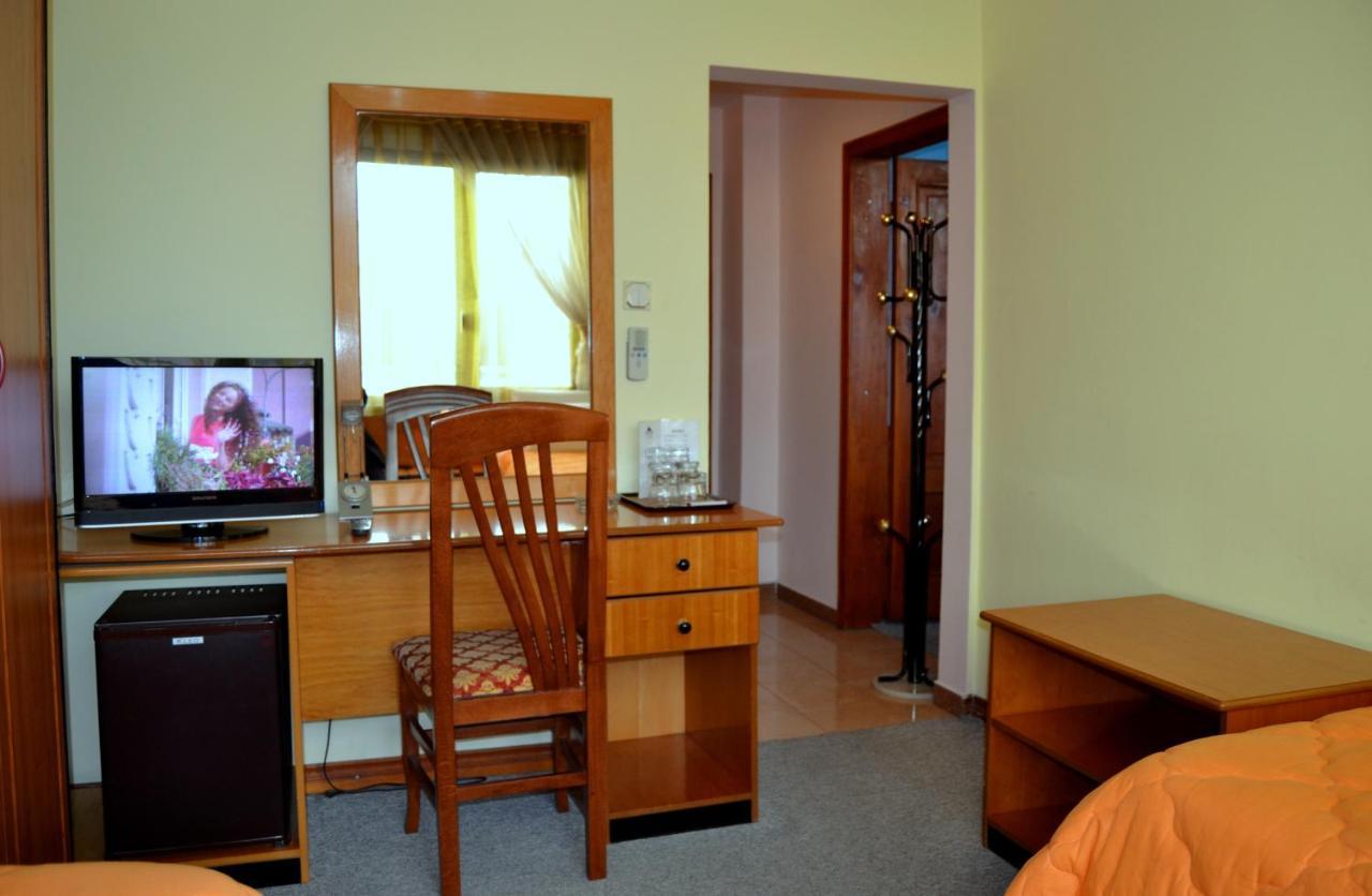 Kruja Hotel Tirana Buitenkant foto