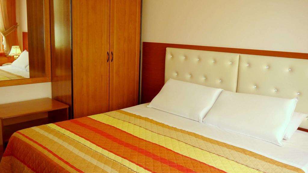 Kruja Hotel Tirana Kamer foto